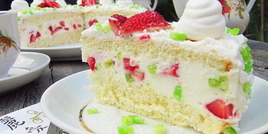 Воздушный торт Клубника