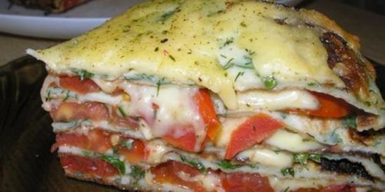 Закусочный слоеный торт из блинов