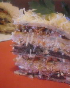 Закусочный торт из блинов с мясом и грибами