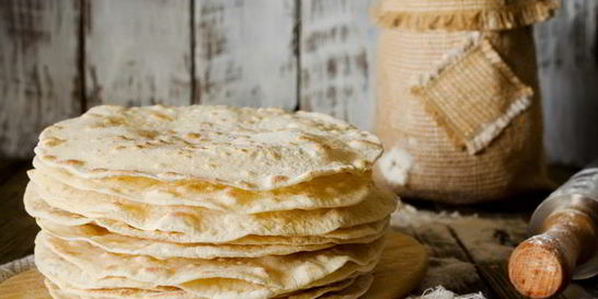 Закусочный торт из коржей — вкусное блюдо на быструю руку