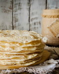 Закусочный торт из коржей — вкусное блюдо на быструю руку