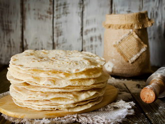 Рецепт закусочного торта из коржей — вкусного блюда на быструю руку