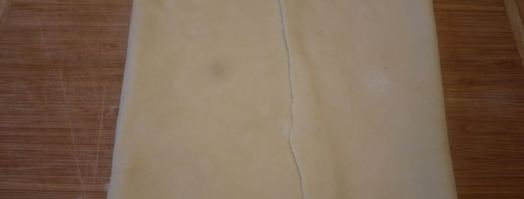 ягодные конвертики из особого слоеного теста. Шаг 3