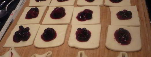 ягодные конвертики из особого слоеного теста. Шаг 8