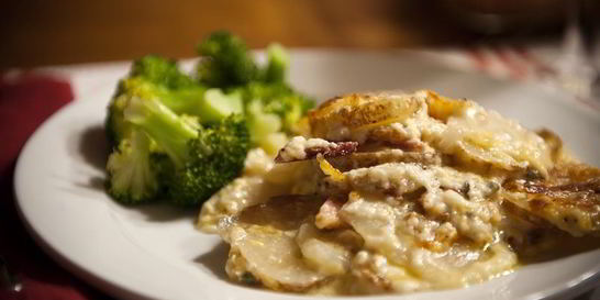 Картофельная запеканка с беконом