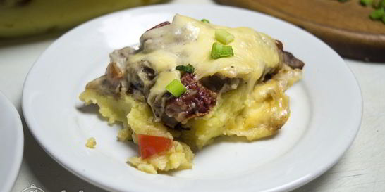 Картофельная запеканка с соусом