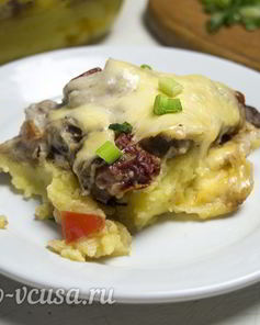 Картофельная запеканка с соусом