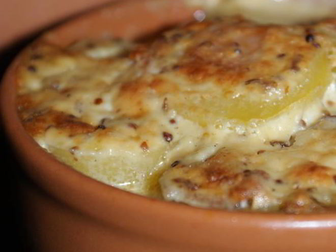 Рецепт картофельной запеканки с яблоками и беконом