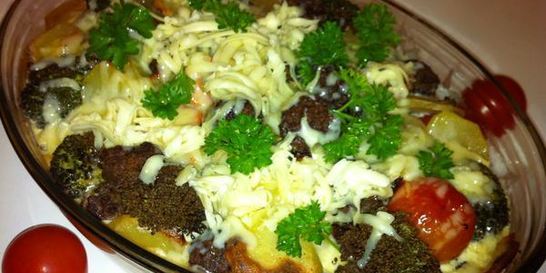 Овощная запеканка с говяжими тефтелями