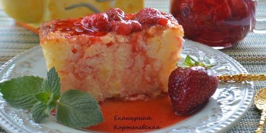 Рисовая запеканка с клубничным соусом