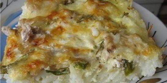 Рисовая запеканка с курицей и соусом бешамель