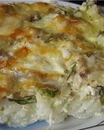 Рисовая запеканка с курицей и соусом бешамель