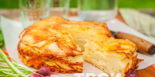 Слоеная картофельная запеканка с сыром