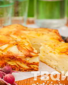 Слоеная картофельная запеканка с сыром