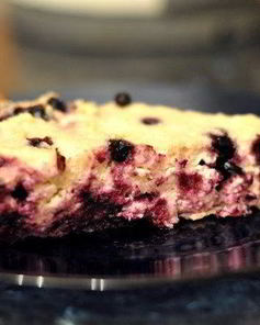 Творожная запеканка с черникой и йогуртом