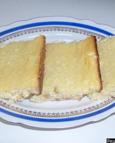 Творожная запеканка с изюмом и манкой в духовке