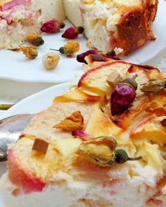 Творожная запеканка с нектарином и яблоком