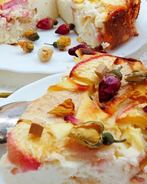 Творожная запеканка с нектарином и яблоком