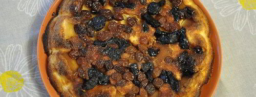 творожная запеканка с яблочной прослойкой и черносливом. Шаг 6