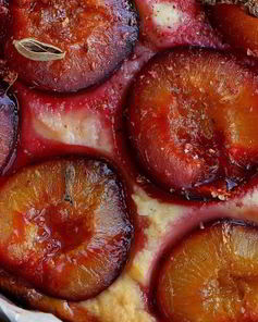 Творожный пирог — запеканка с сочными сливами