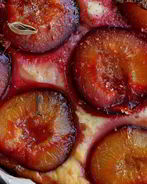 Творожный пирог — запеканка с сочными сливами