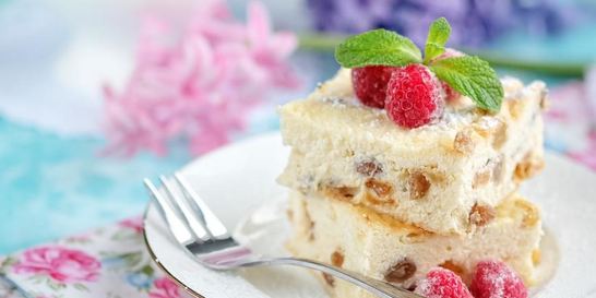 Воздушная творожная запеканка с изюмом