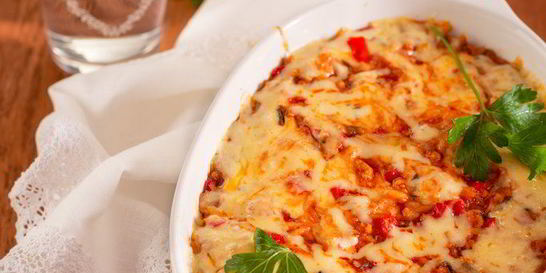 Запеканка из фарша с рисом и томатами