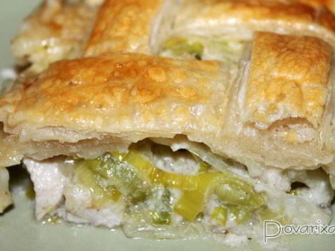 Рецепт запеканки из курицы под слоеным тестом