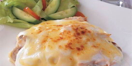 Запеканка из курицы с соусом бешамель