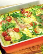 Запеканка из спаржи с помидорами и руколой