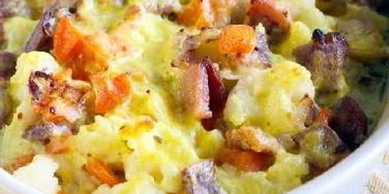 Запеканка из цветной капусты с морковью, горошком и ветчиной