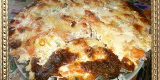 Запеканка с красной рыбой и овощами