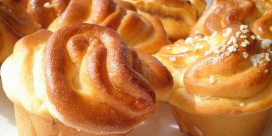 Ароматные дрожжевые булочки с джемом