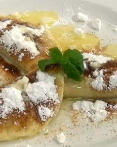 Конвертики из картофельного теста со сливовым джемом и имбирной крошкой