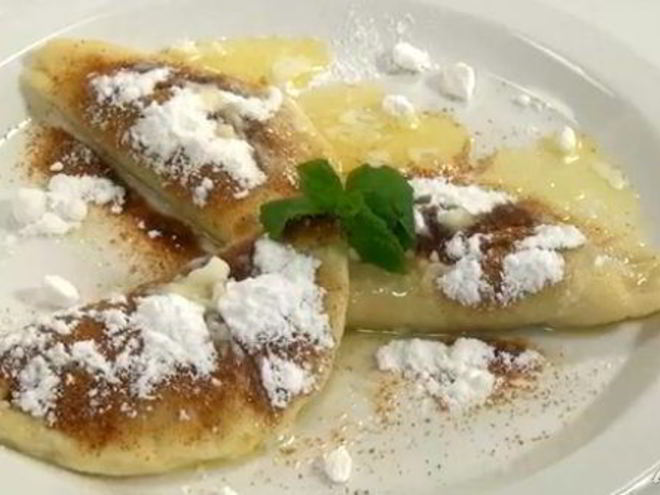 Рецепт конвертиков из картофельного теста со сливовым джемом и имбирной крошкой