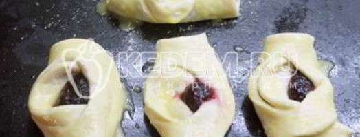 расстегаи с черничным джемом. Шаг 4