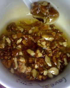 Грецкие орехи с медом