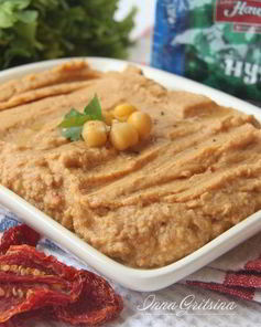 Хумус с вялеными помидорами