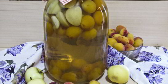 Компот из абрикосов и яблок на зиму