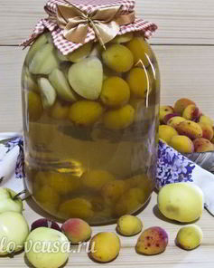 Компот из абрикосов и яблок на зиму