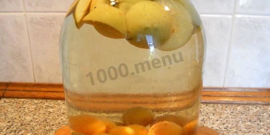 Компот из абрикосов и яблок