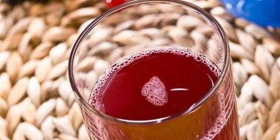 Компот из арбуза и ягод со свежей мятой