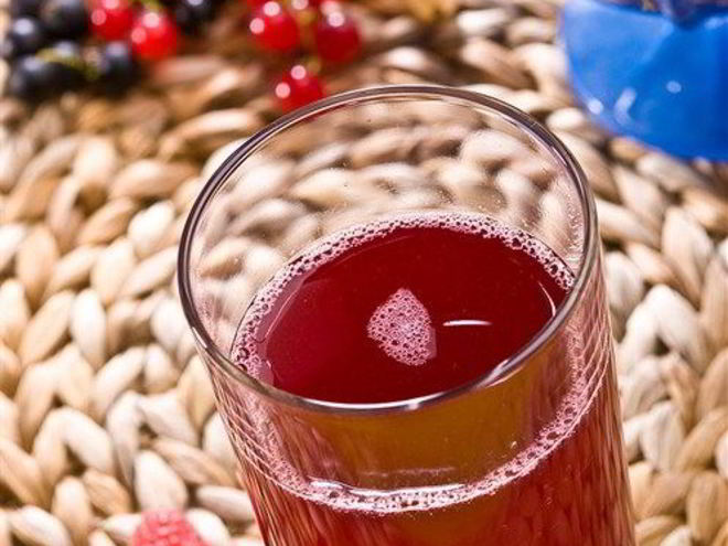 Рецепт компота из арбуза и ягод со свежей мятой