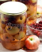 Компот из брусники с яблоками