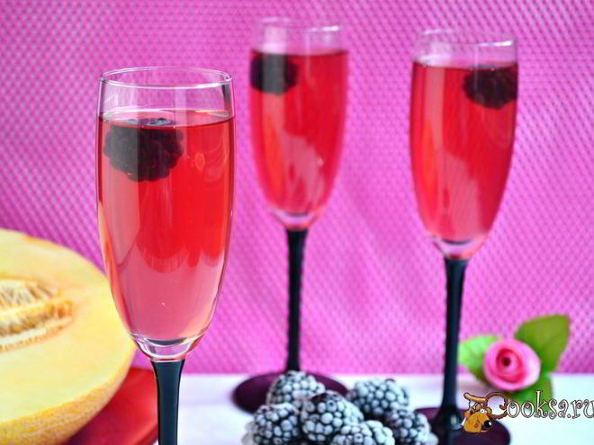 Рецепт компота из дыни и ежевики