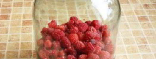 компот из клубники и малины. Шаг 2