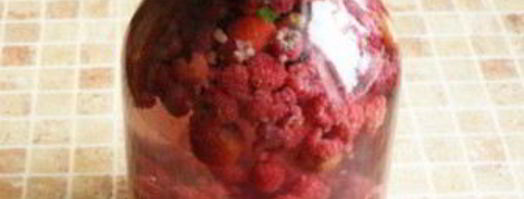 компот из клубники и малины. Шаг 3