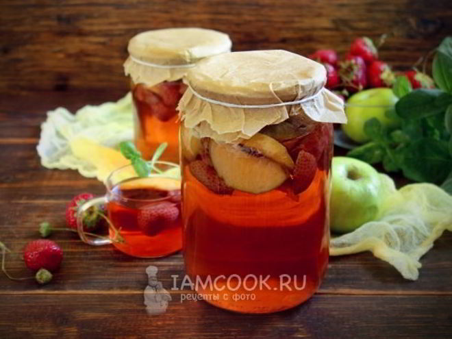 Рецепт компота из клубники и яблок