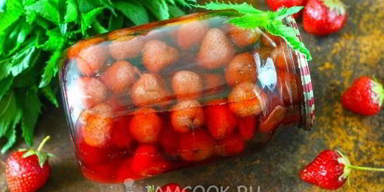 Компот из клубники с мятой на зиму