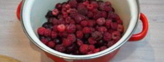 компот из малины и вишни. Шаг 3